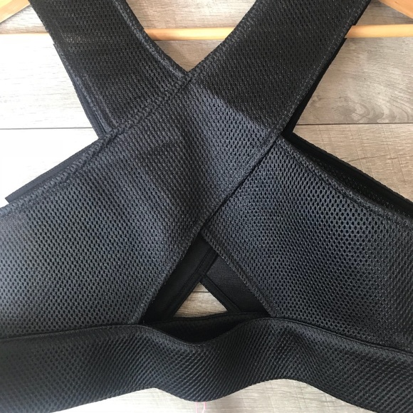 Paint it red black mesh cross body crop top - Picture 4 of 5